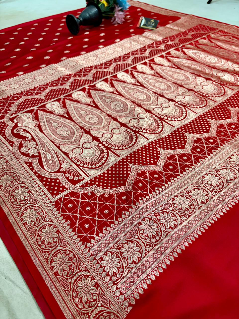 Red  katan satin  elegant  banarasi  silk  saree  lite  copur  zari