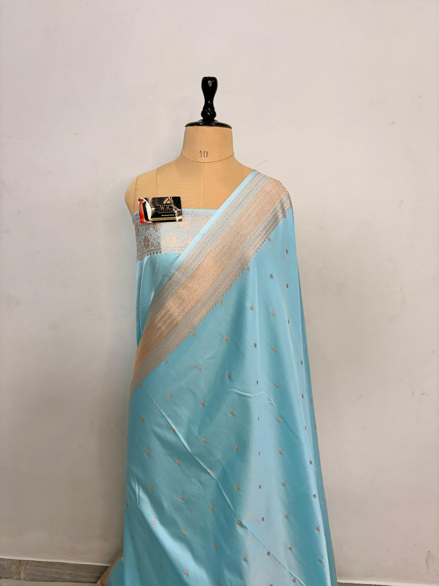 Lite  firozi  mushru  banarasi  silk  saree  very  soft  lite  copur   zari