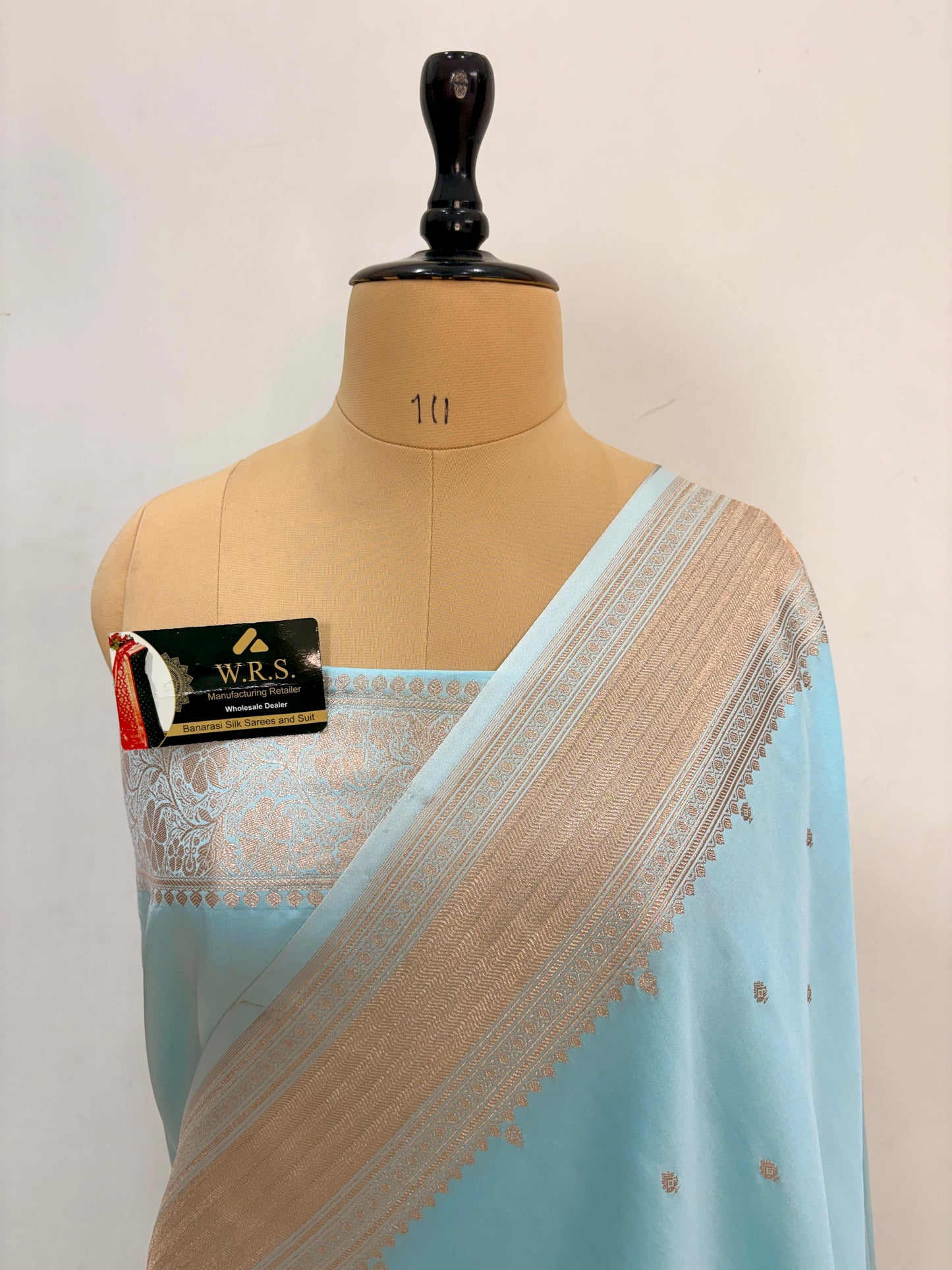 Lite  firozi  mushru  banarasi  silk  saree  very  soft  lite  copur   zari