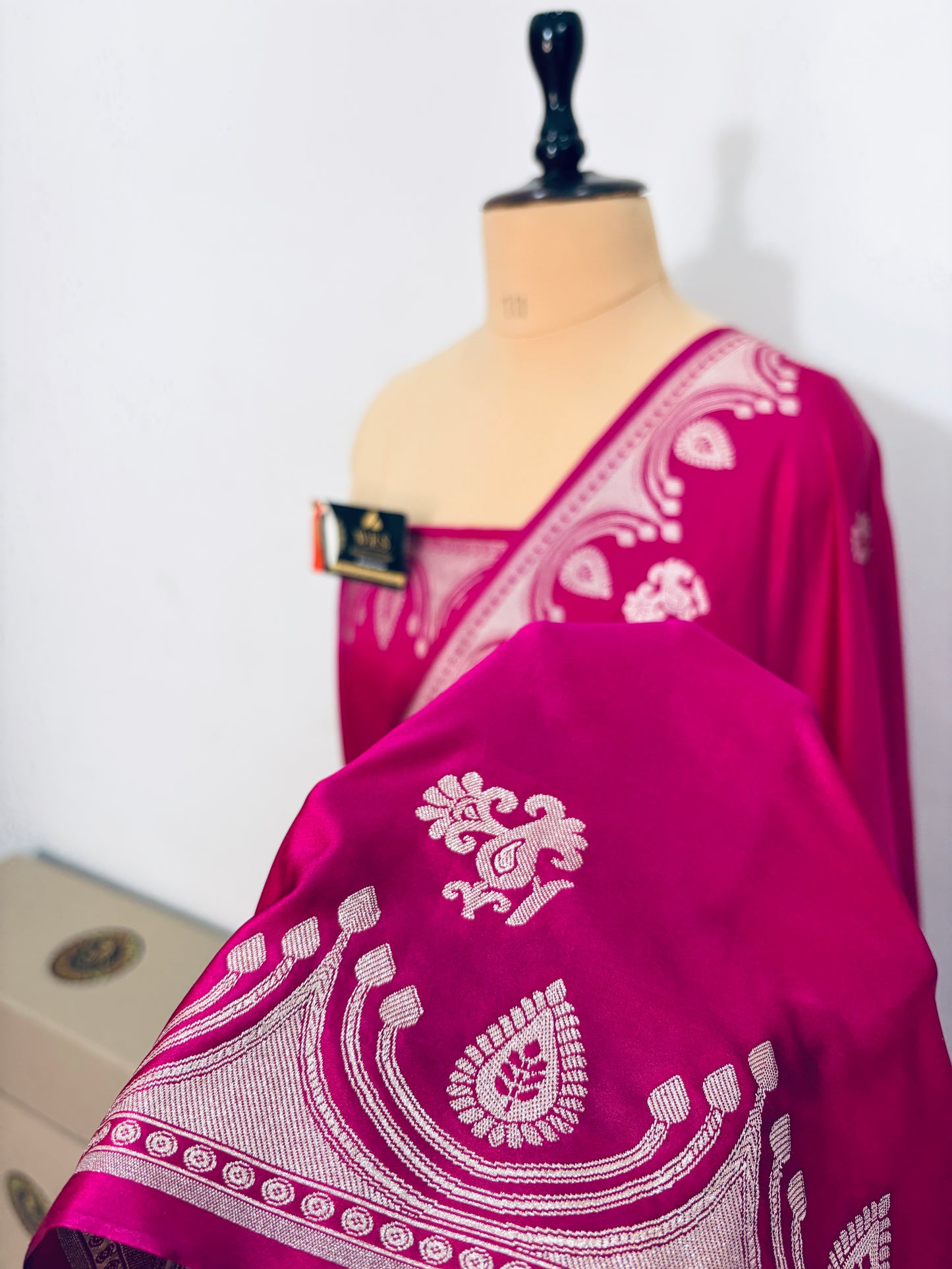 Premium Rani Pink Katan Mashru Silk Banarasi Saree – Traditional Jacquard Zari Weaving