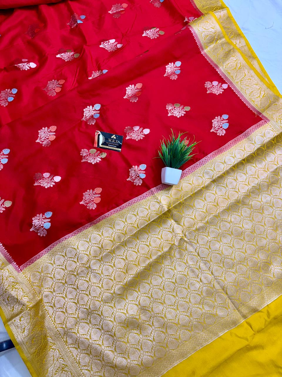 Premium Red Viscose Jacquard Saree – Elegant Floral Zari Weaving