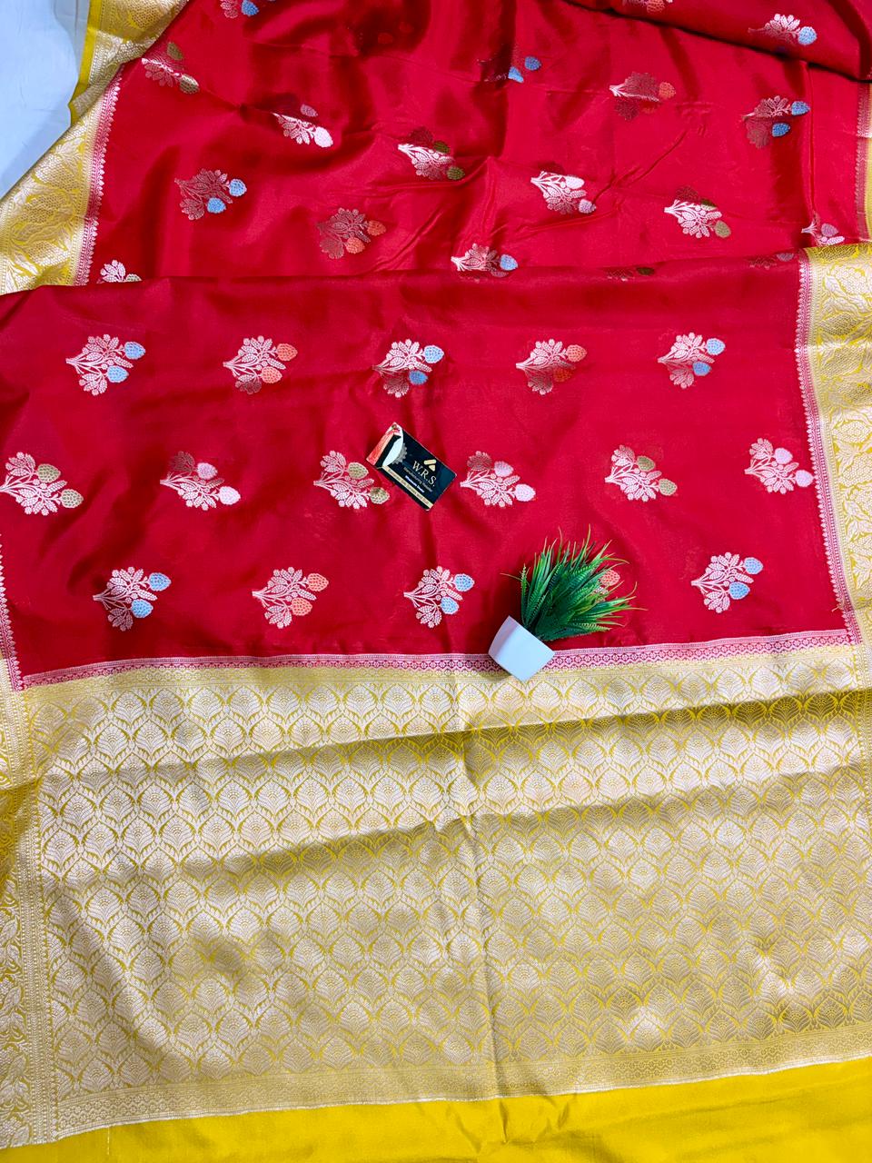 Premium Red Viscose Jacquard Saree – Elegant Floral Zari Weaving